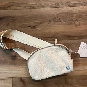 NEW Lululemon 1L ivory Sherpa everywhere belt bag Fanny